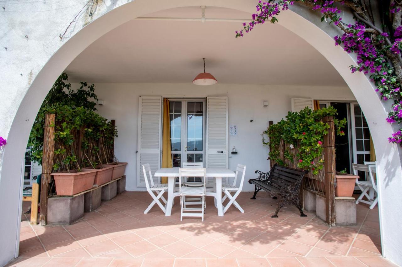 La Palazzina nel Verde Casa Alzi Esterno foto