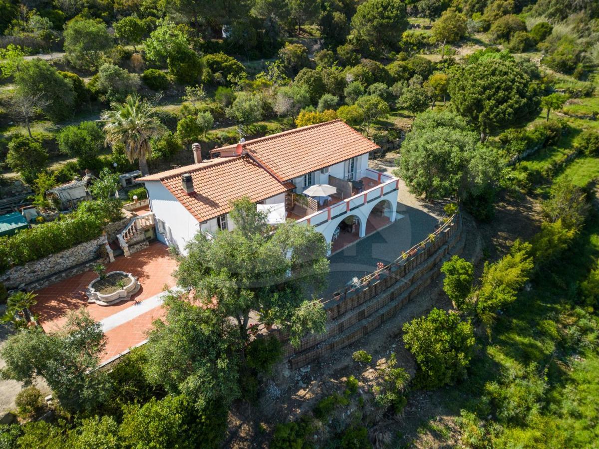 La Palazzina nel Verde Casa Alzi Esterno foto