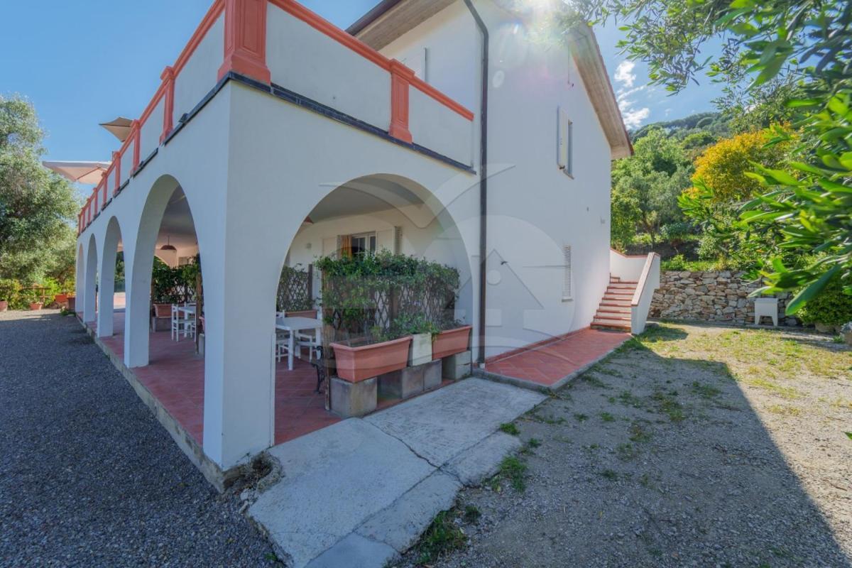 La Palazzina nel Verde Casa Alzi Camera foto